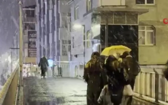 İstanbul’da beklenen kar başladı!