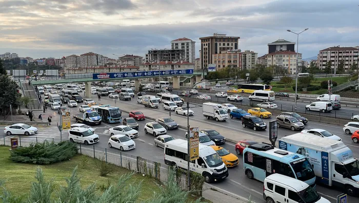 Son dakika: İstanbul’da haftanın ilk iş gününde trafik yoğunluğu!