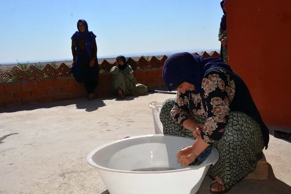 sanliurfada-soy-isim-benzerligi-kabuslari-oldu-160-kisi-koylerini-terk-etti-1634019680326.jpg Şanlıurfa'da soy isim benzerliği kabusları oldu: 160 kişi köylerini terk etti - 4