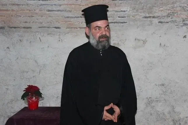 1718603450094.jpg Papazın evliliği kiliseyi ayaklandırdı! Cemaat sosyal medyadan öğrendi! Aforoz edilmesi gündemde... - 3