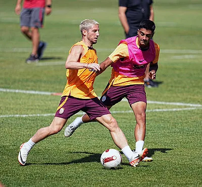 galatasaray-istanbulspor-maci-hazirliklarini-tamamladi-1695661175401.jpg Galatasaray İstanbulspor maçı hazırlıklarını tamamladı - 1