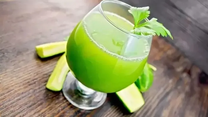 Vücuttaki ödemi söküp atıyor! Maydanoz suyunun faydaları...