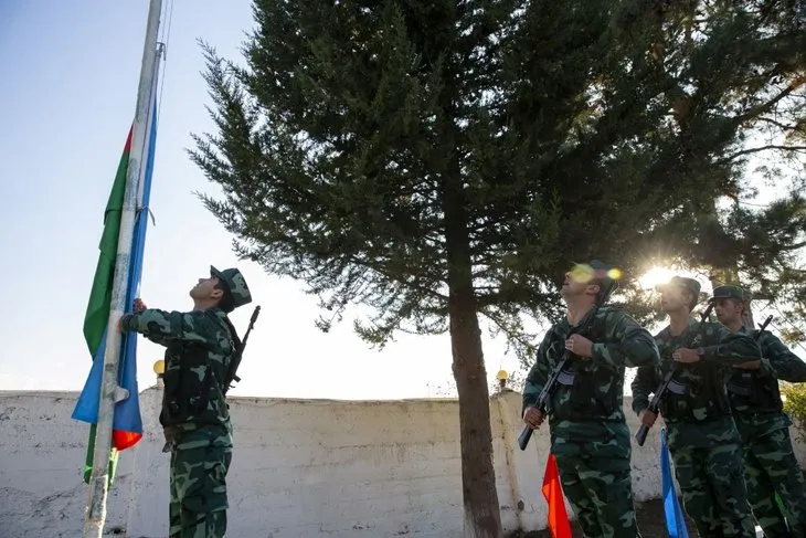 Ermenistan işgalinden kurtarılan Azerbaycan'ın Zengilan kentindeki karakollara bayrak çekildi