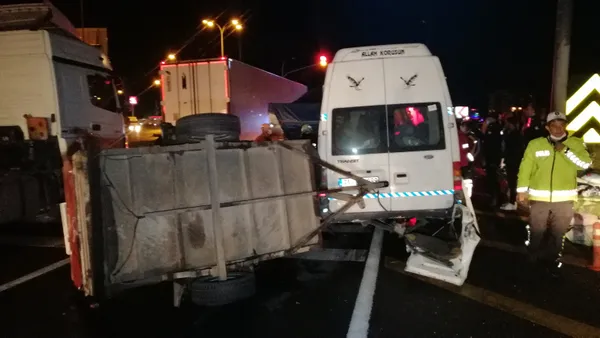 1632454316888.jpg Tarım işçilerini taşıyan minibüs TIR'a çarptı - 3