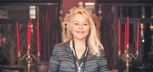 Demet Sabancı Çetindoğan AKM’yi öve öve bitiremedi