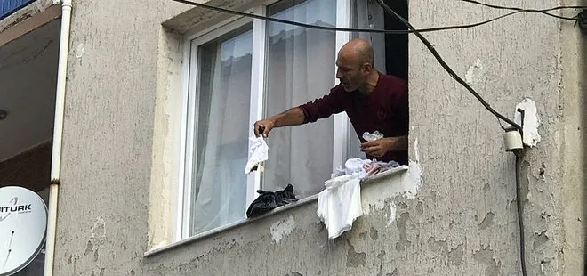 İzmir’de garip olay! Eşyaları sokağa atıp pencere kenarında kahvaltı