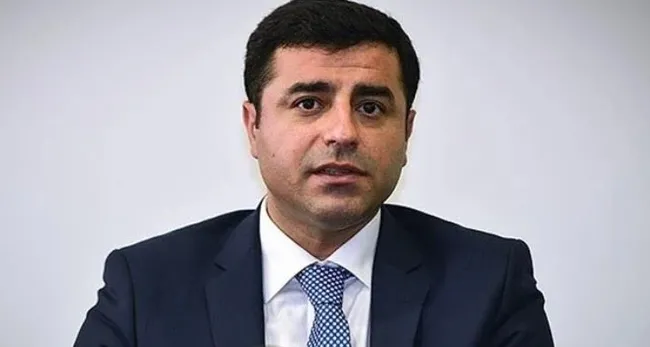 Seccade saygısızlığına pişkin savunma: CHP’li Gürsel Tekin: Seccade sadece halı/kilimdir, kutsal değil