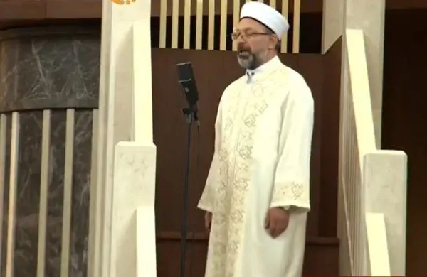 Diyanet İşleri Başkanı Erbaş Taksim Camii’ndeki hutbeye neden kılıçla çıkmadı? Tarihi gelenek nereden geliyor?