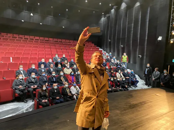 ibb-chpli-isimler-ve-eslerine-calisiyor-luks-otelde-aksam-yemegi-keyfi-yaptilar-1613848927211.jpg İBB, CHP'li isimler ve eşlerine çalışıyor! Lüks otelde akşam yemeği keyfi yaptılar - 2