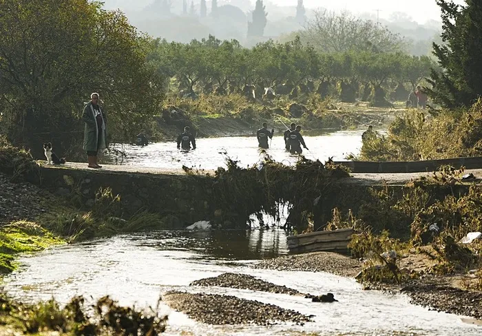 İzmir Foça’yı sel vurdu! 70 yaşındaki Bülent Kaptanoğlu her yerde aranıyor! AFAD Başkanı Pehlivan A Haber’de
