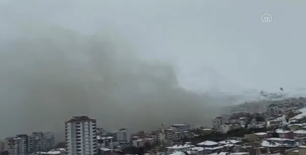 kahramanmaras-depreminden-2-dakikalik-yeni-goruntu-her-yer-toz-duman-1676747524285.jpg Kahramanmaraş depreminden 2 dakikalık yeni görüntü: Her yer toz duman - 1