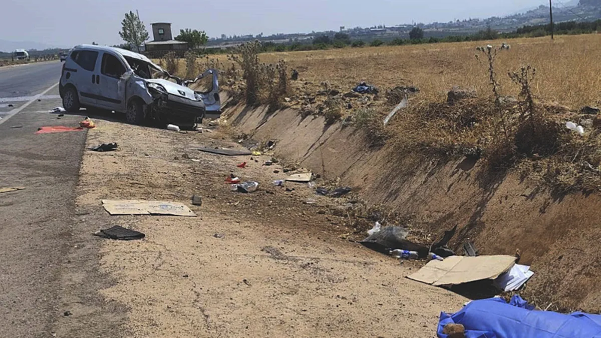 Gaziantep'te takla atan hafif ticari aracın sürücüsü öldü