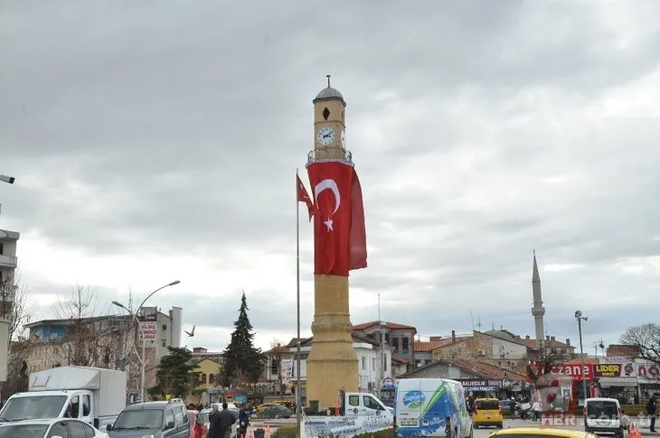 Türkiye Mehmetçik için tek yürek oldu! Her yer Türk bayrağıyla donatıldı