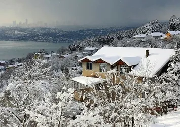 İstanbul'a kar geri geliyor! Sıcaklık düşecek | Kar alarmı verildi