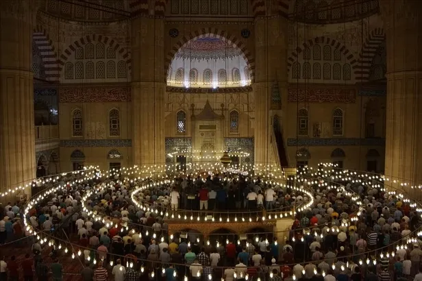 bugun-teravih-var-mi-2022-ilk-teravih-namazi-ne-zaman-saat-kacta-kilinacak-teravih-namazi-nasil-kilinir-kac-re-1648705650834.jpg Bugün teravih var mı? 2022 ilk teravih namazı ne zaman, saat kaçta kılınacak? Teravih namazı nasıl kılınır, kaç rekattır? - 5