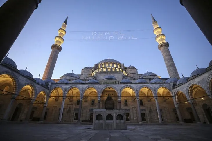 Türkiye'de bayram sabahı! Camiler bayram namazında boş kaldı...