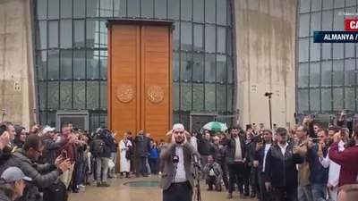 Almanya’da ilk kez ezan hoparlörden okundu