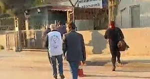 Mahalleliden tepki görünce karakola sığındı