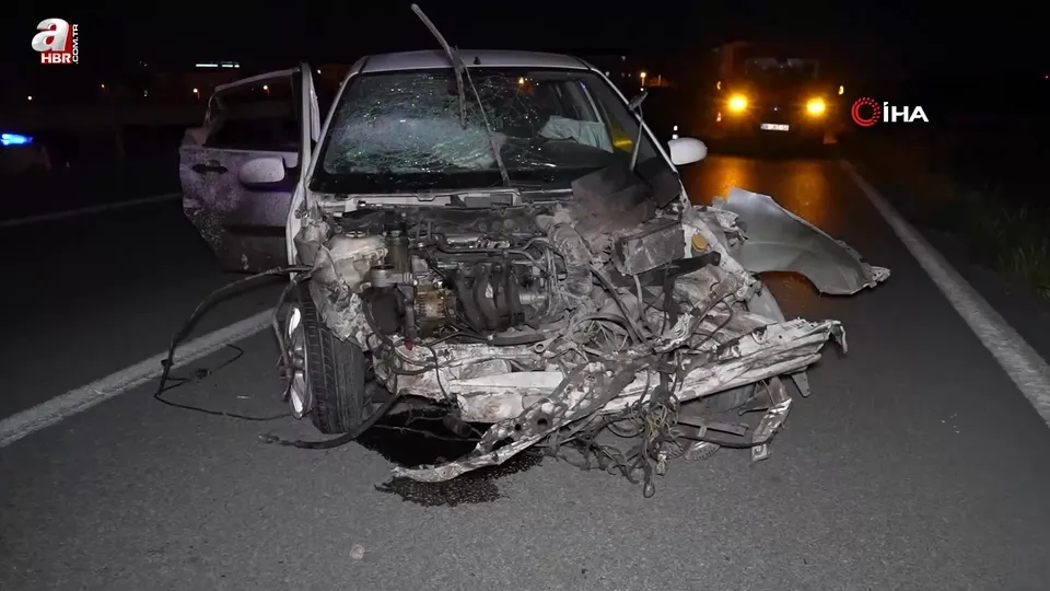 Bariyerlere çarpan araçtan fırladı