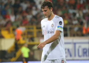 Beşiktaş'ta ayrılık! Emrecan Uzunhan kiralık gitti