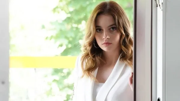 melis-sezenden-kendisine-milyonluk-odul-servet-odedi-1632115830321.jpg Melis Sezen'den milyonluk hediye! Servet ödedi - 2
