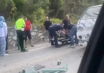 Bursa’da kamyonet otomobile çarptı: 4 yaralı