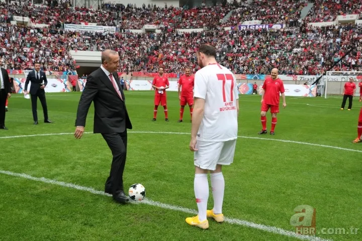 Başkan Erdoğan ünlüler karması maçını başlattı 2