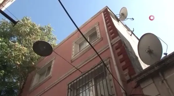 1665725061155.jpg Eve giren hırsız yakalananınca boğazını kesti! Hayati tehlikeyi atlatan öğretmen yaşadığı kabusu anlattı - 5
