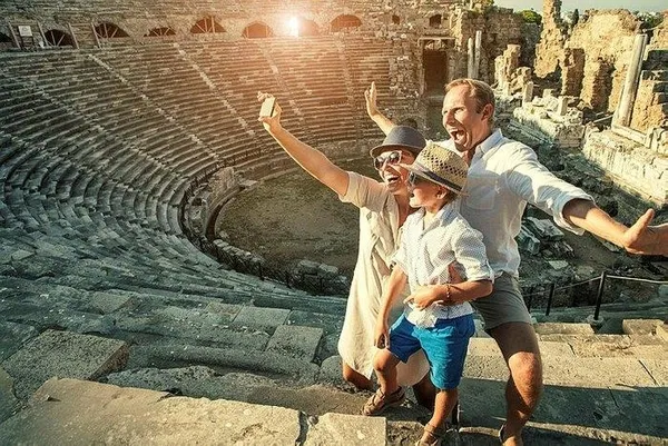 1656478691945.jpeg Türkiye'ye her saat 10 bine yakın turist geliyor! - 2
