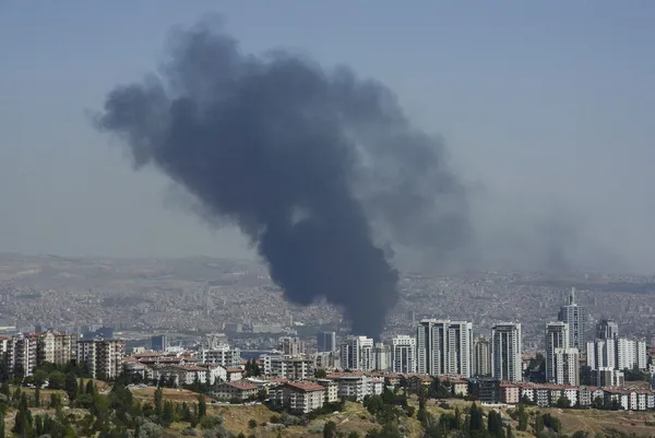 son-dakika-ankarada-korkutan-yangin-1628067677001.jpg Son dakika: Ankara'da korkutan yangın! - 2
