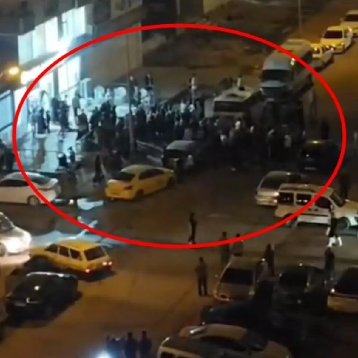 Mardin’de nişan töreni savaş alanına döndü! Tekmeler, yumruklar, sandalyeler havada uçuştu