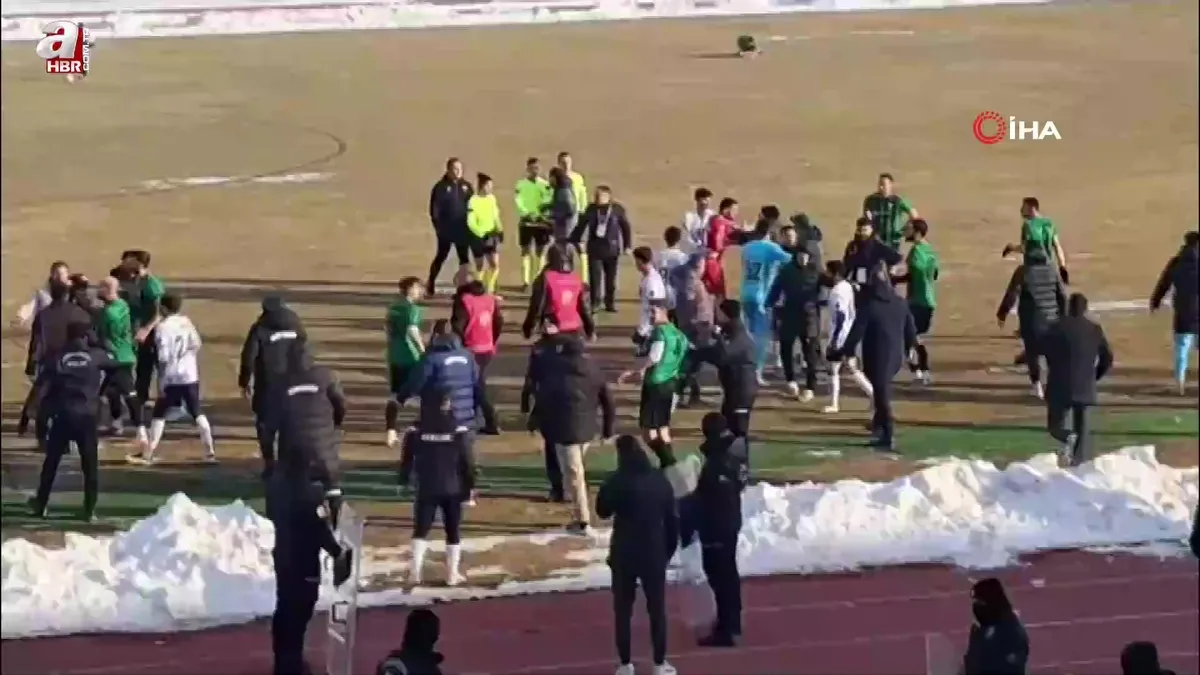 Maç sonu tekme ve yumruklar havada uçuştu