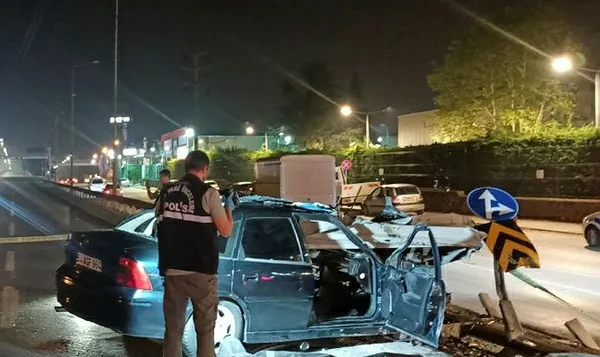 kocaelide-otomobil-bariyerlere-saplanandi-1-kisi-oldu-1687128025010.jpg Kocaeli'de otomobil bariyerlere saplandı: 1 kişi öldü - 1