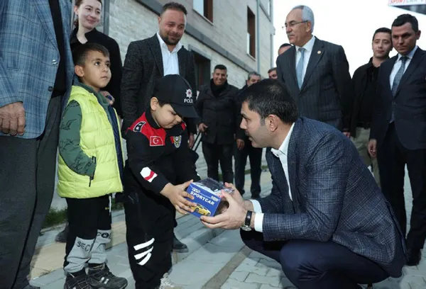 Bakan Kurum Manavgat'ta afetzedelerin yeni evlerinde misafir oldu - 4