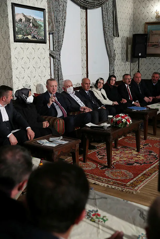 baskan-recep-tayyip-erdogandan-tokatta-ciftcilerle-duzenlenen-ozel-bulusmada-onemli-aciklamalar-1648320828436.jpg
