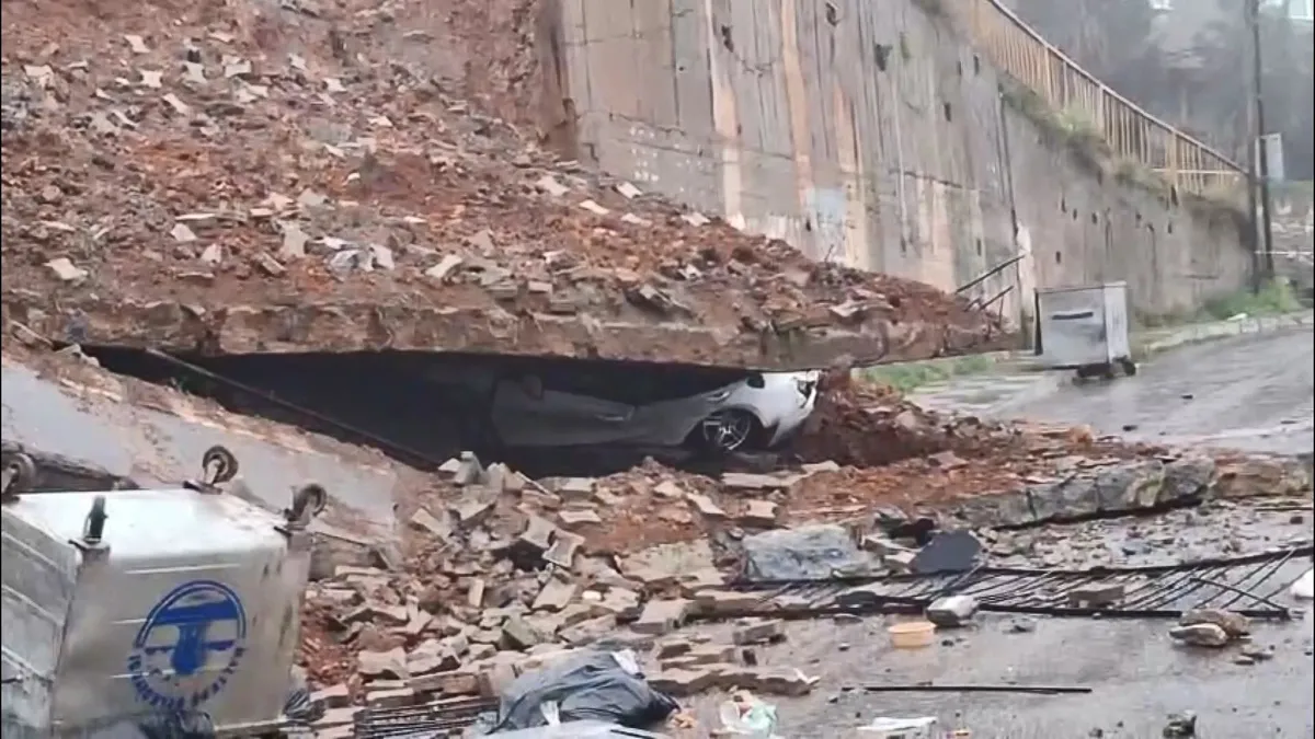 Maltepe'de ortaokulun istinat duvarı çöktü