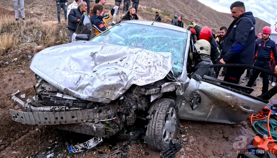 Aksaray’da facia gibi kaza! Minibüs ile otomobil kafa kafaya çarpıştı: 6 yaralı 3