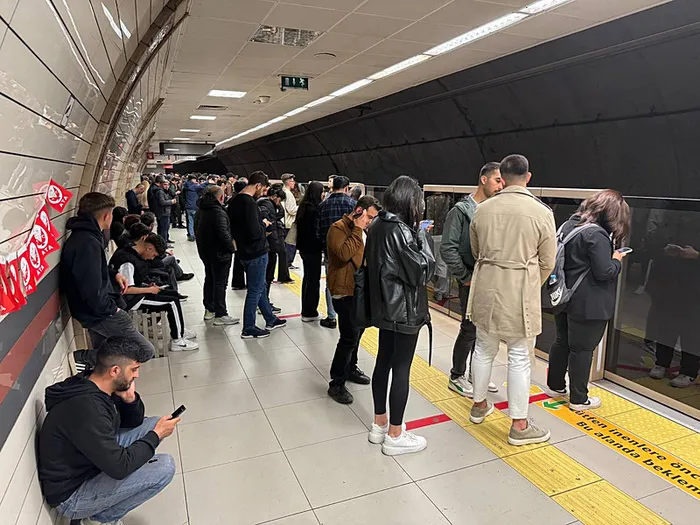 1713939166838.jpg Üsküdar-Samandıra Metro Hattı'nda bitmeyen arıza! 50 saati geçti vatandaş isyan etti: İnsan haklarına aykırı değil mi bu? - 2