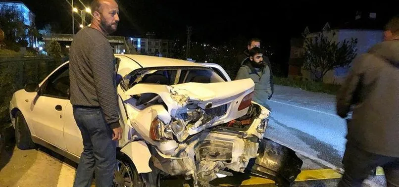 Trafik kazasında otomobil hurdaya döndü!