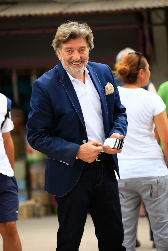 1693488908544.jpg Eşkıya Dünyaya Hükümdar Olmaz’ın yıldızı Ünal Silver'e veda! Cenazede gözyaşları sel oldu - 5