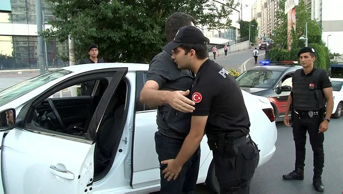 istanbulda-7-ilcede-narkotik-dar-alan-uygulamasi-yapildi-1660948444848.jpg İstanbul'da dikkat çeken uygulama! 7 ilçede... - 2