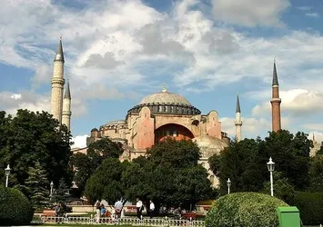 Ayasofya'da 85 yıl sonra sabah ezanı okundu