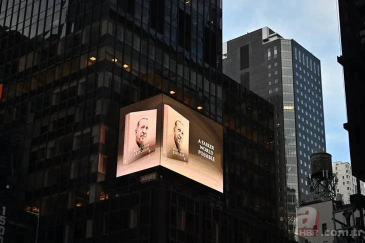 Başkan Erdoğan’ın “Daha Adil Bir Dünya Mümkün” kitabı New York’ta led ekranlarda tanıtıldı