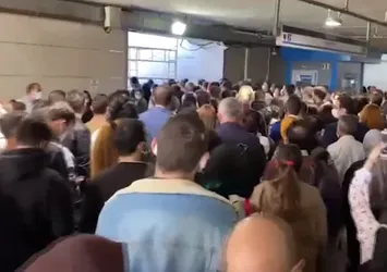 İstanbul'da metrobüs ulaşımı çileden öteye geçti! Son görüntülere tepkiler çığ gibi büyüdü