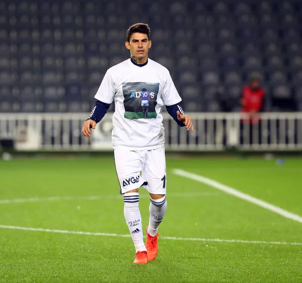 Fenerbahçe-Beşiktaş derbisinde Maradona unutulmadı