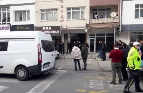 kayseride-kan-donduran-vahset-annesini-oldurdu-babasini-bicakladi-sonra-intihara-tesebbus-etti-1637675741520.jpg Kayseri’de kan donduran vahşet! Annesini öldürdü babasını bıçakladı sonra intihara teşebbüs etti - 2