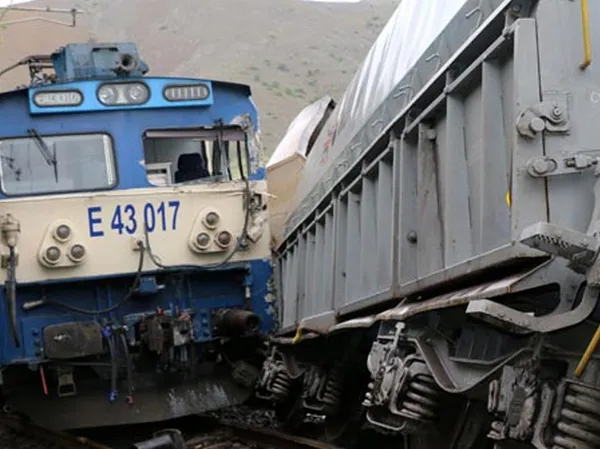 Malatya'da tren kazası! 7 vagon raydan çıktı - 1