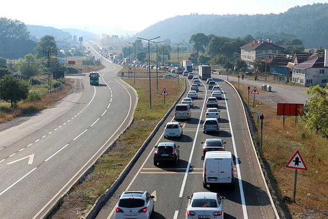 Yola çıkacaklar dikkat! TEM ve D-100 yollarının Bolu Dağı kesiminde yoğunluk hakim