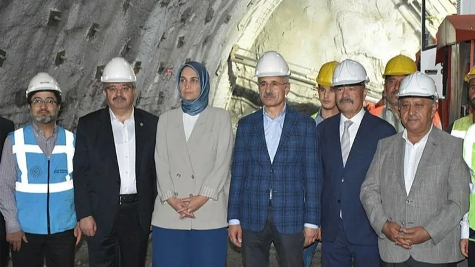 Bakan Uraloğlu Ankara-İzmir Hızlı Tren Projesi inceledi: İki büyükşehir arası 3,5 saate düşecek