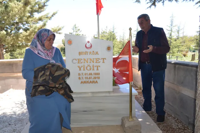15 Temmuz şehidi Cennet Yiğit’in annesi yürekleri dağladı: Üniformanın üzerinde hâlâ kokun var
